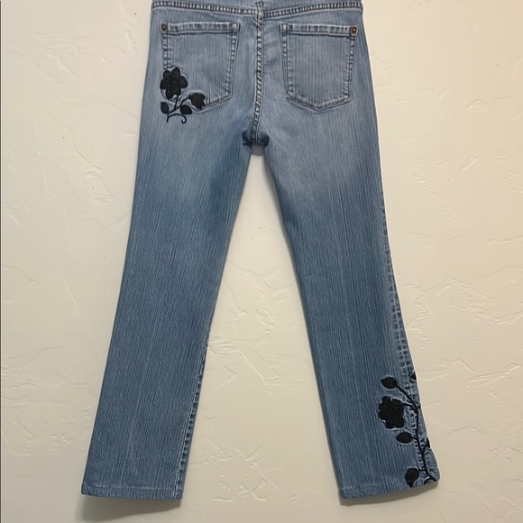 White House Black Market Denim - WHBM Light Wash Floral Blanc Capri